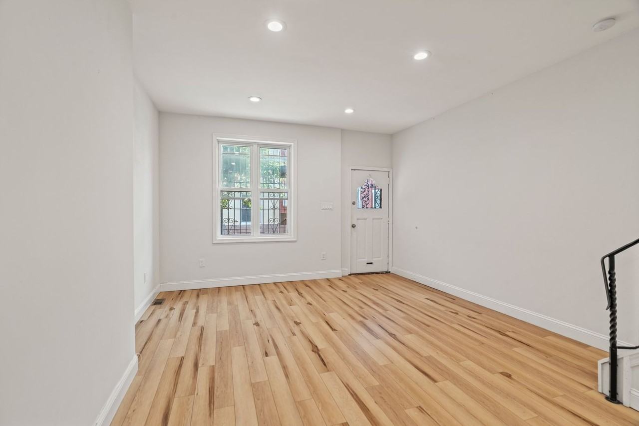 1630 Edgley St - Photo 3 of 27