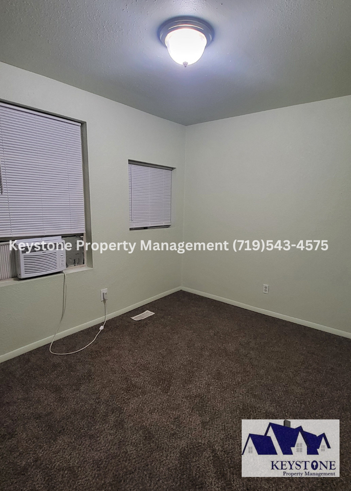 420 W 10th St #3 - Photo 7 of 10