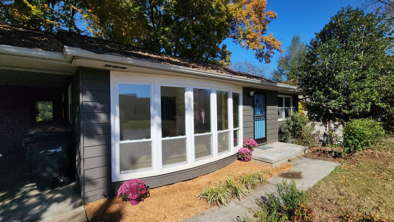 2913 Arbor Place Northeast - Photo 3 of 17