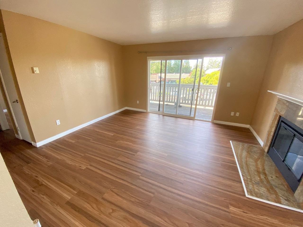 26815 Hayward Boulevard - Photo 2 of 13