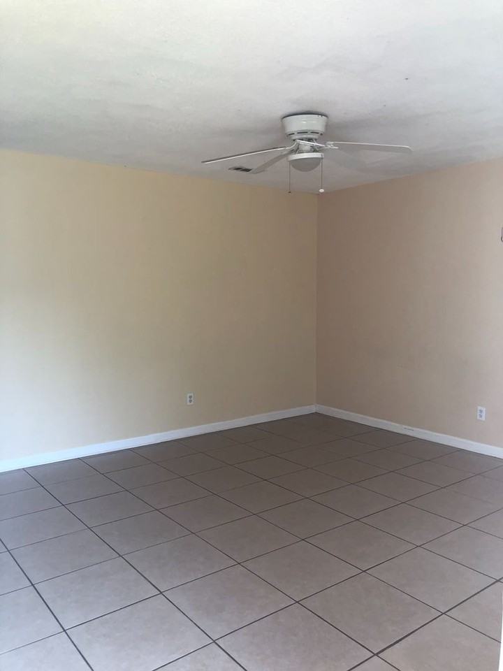 702 Springdale Dr - Photo 3 of 23