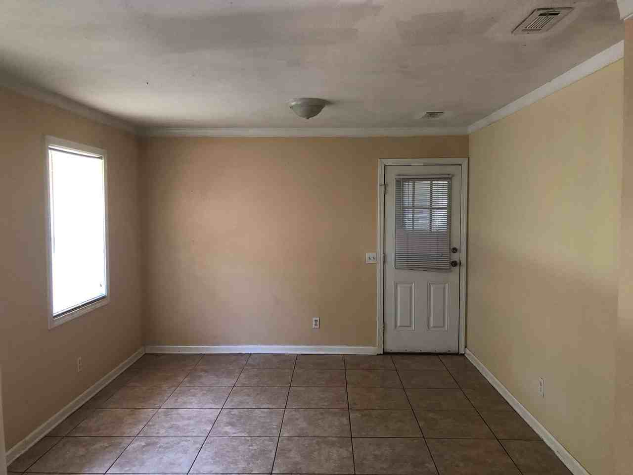 702 Springdale Dr - Photo 5 of 23