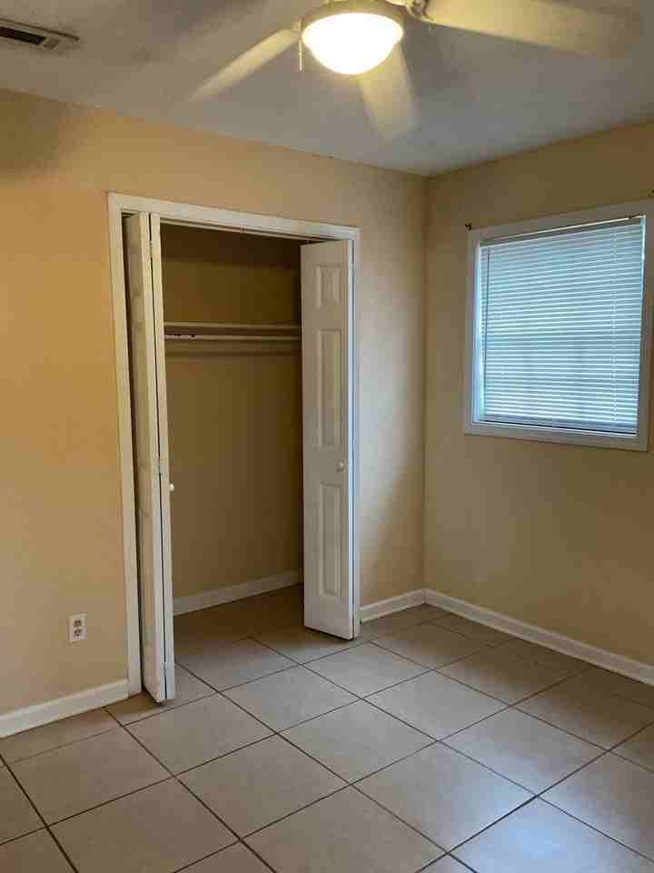 702 Springdale Dr - Photo 7 of 23