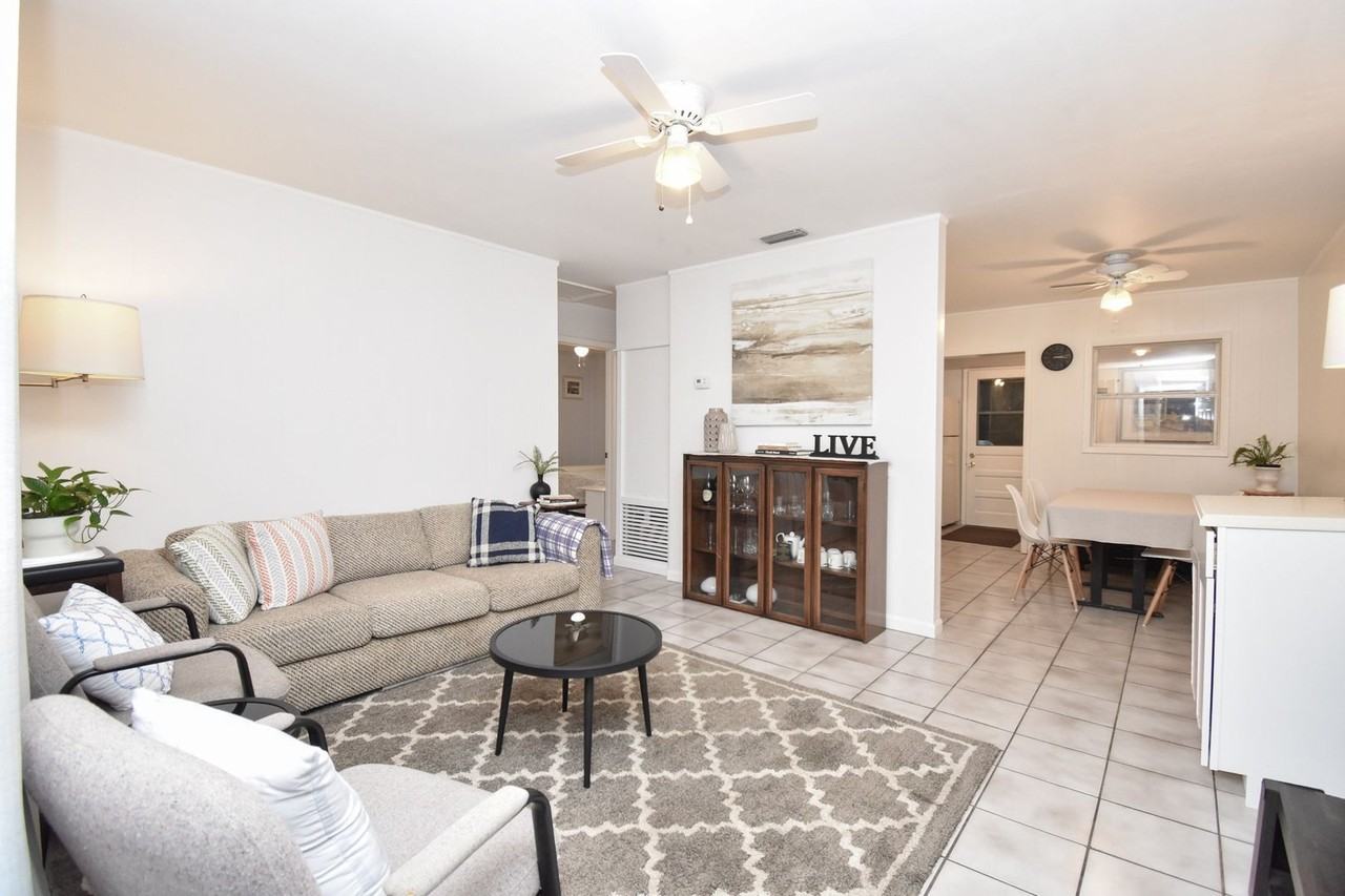 2060 Nw 34th Ave - Photo 2 of 11