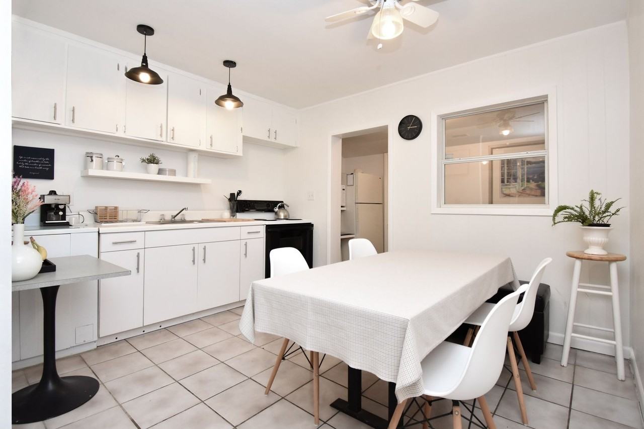 2060 Nw 34th Ave - Photo 3 of 11