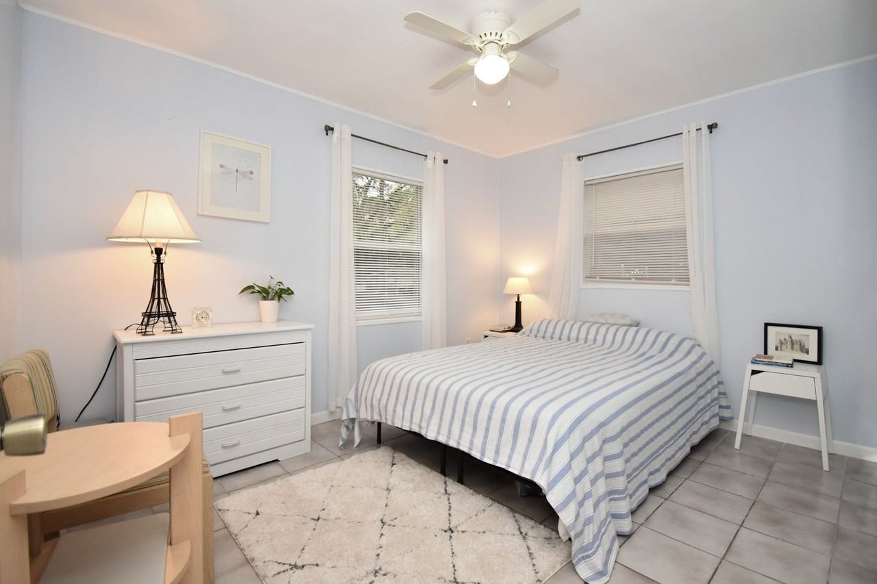 2060 Nw 34th Ave - Photo 5 of 11