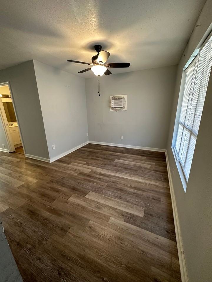 1859 Anna St - Photo 3 of 8