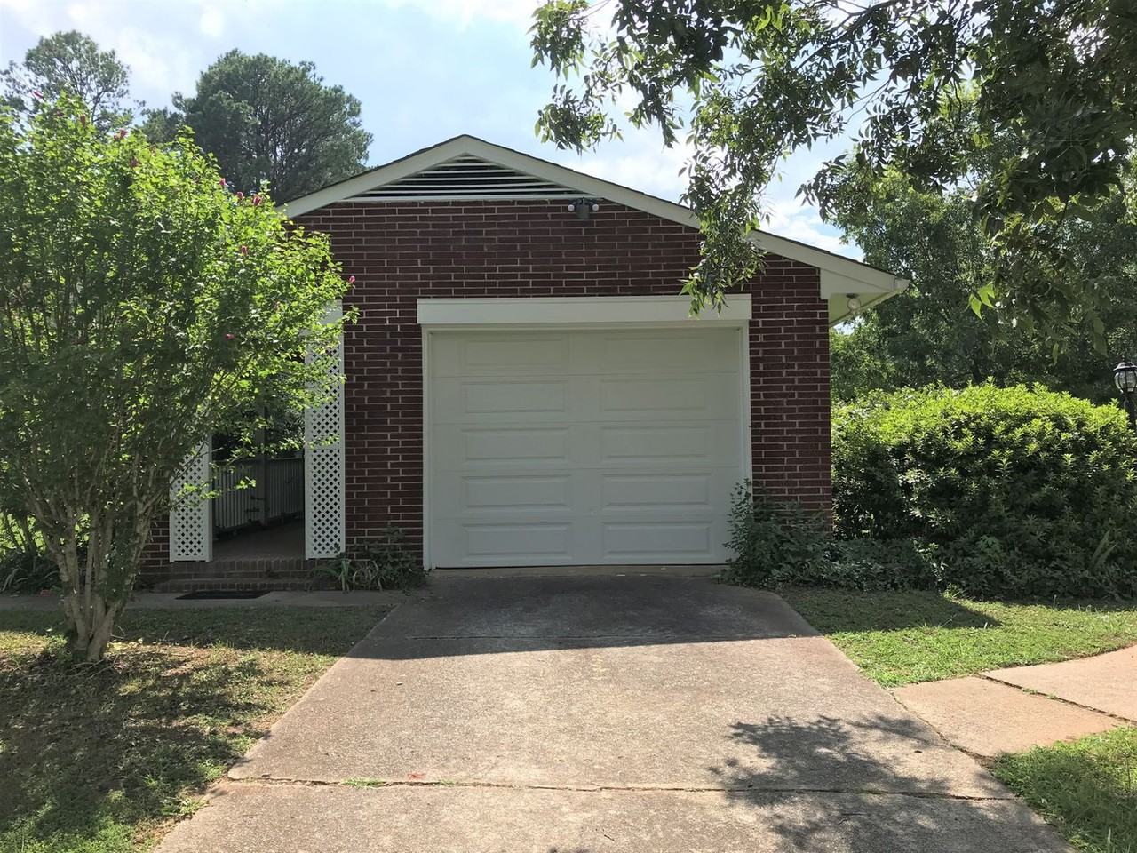 1012 Stockley St - Photo 2 of 20