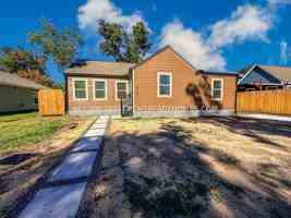 featured image of 6927 Moss Rose St