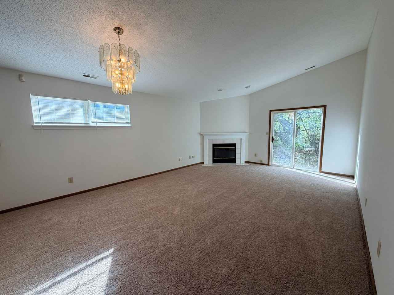 4020 Crabtree Ct - Photo 3 of 16