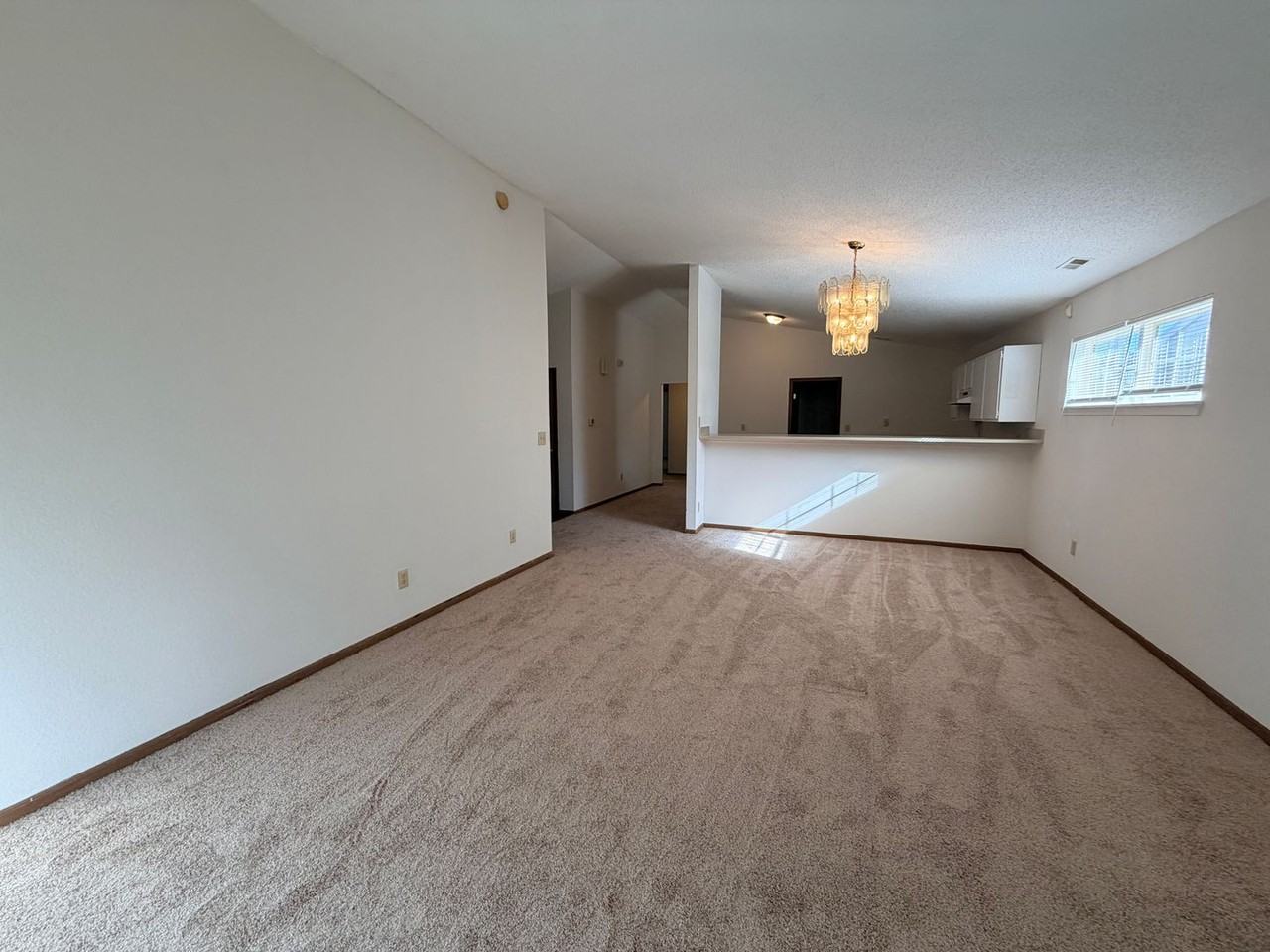 4020 Crabtree Ct - Photo 4 of 16