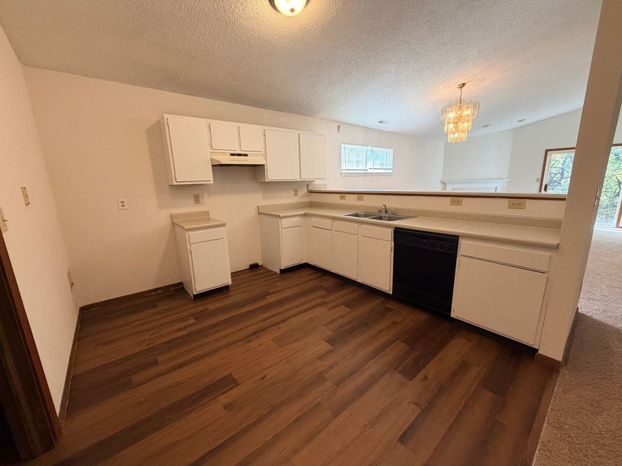 4020 Crabtree Ct - Photo 5 of 16