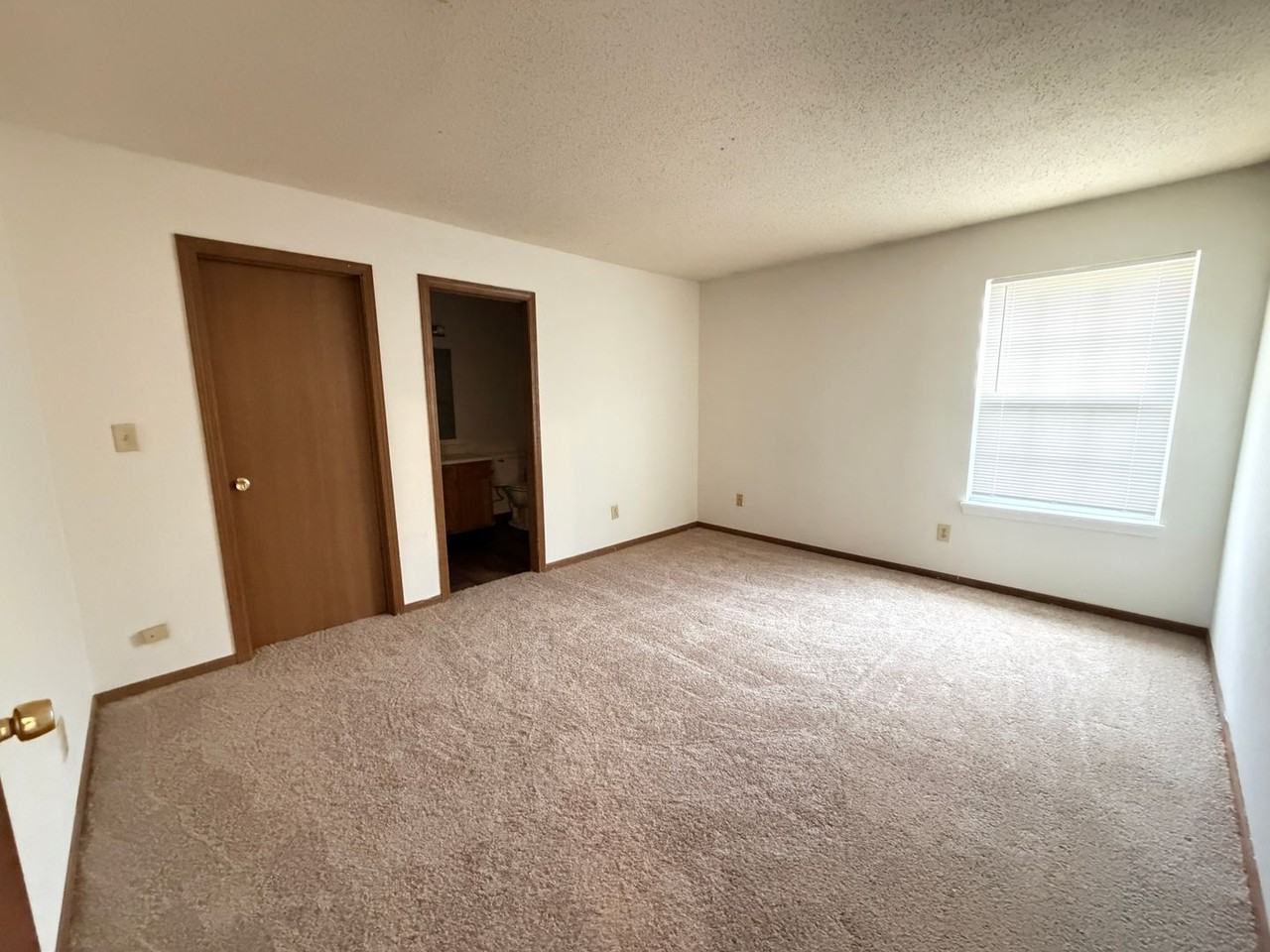 4020 Crabtree Ct - Photo 6 of 16