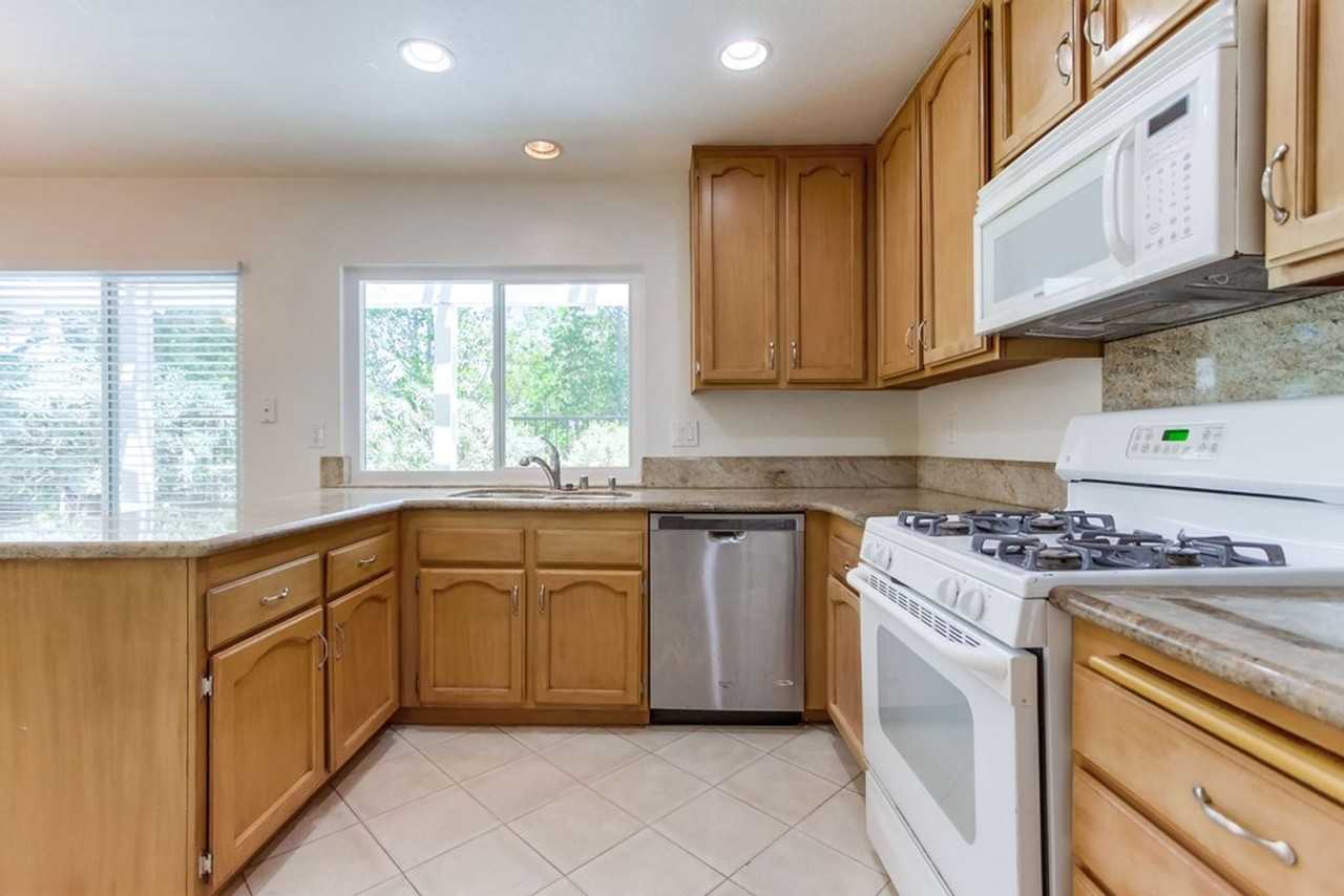 13354 Benchley Rd - Photo 7 of 27