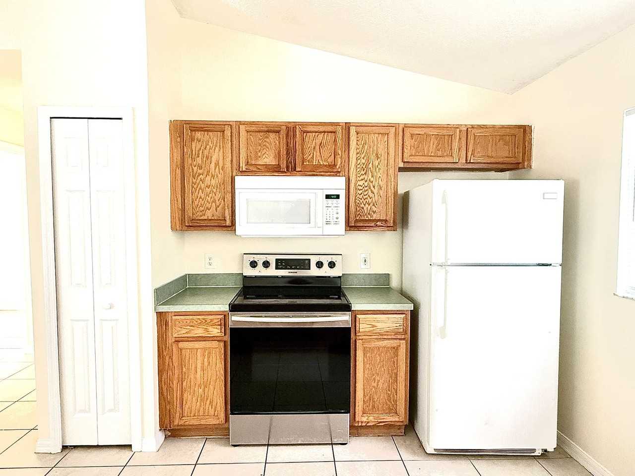 1745 8th Ave Sw - Photo 4 of 12