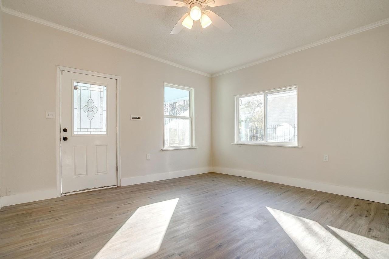 2116 May Street - Photo 4 of 27