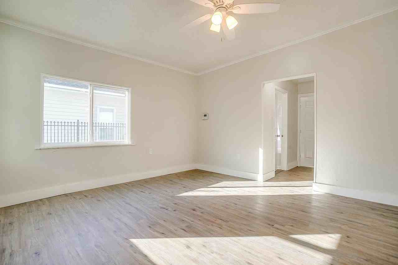 2116 May Street - Photo 5 of 27