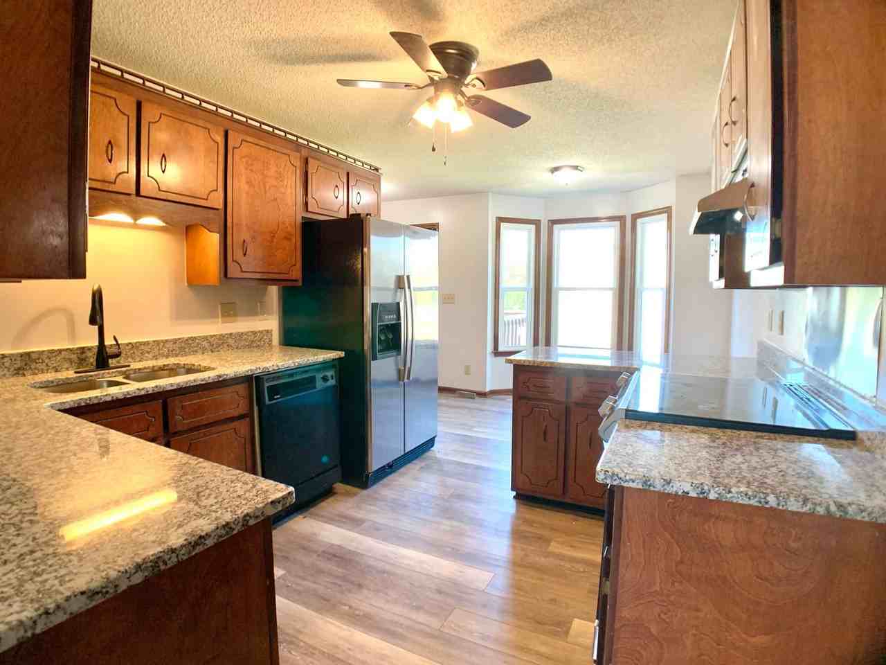 501 Eysian Rd - Photo 6 of 32