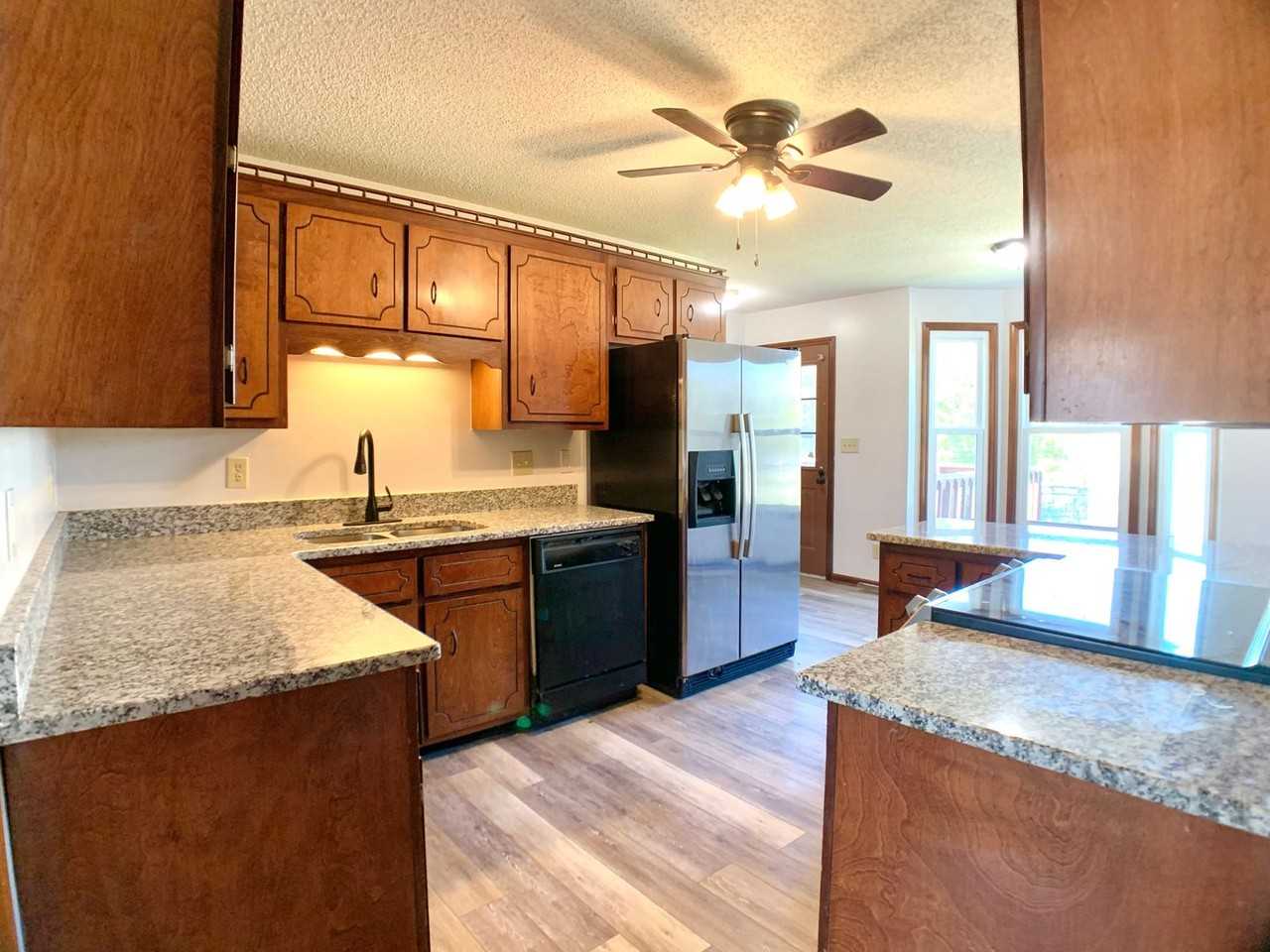 501 Eysian Rd - Photo 7 of 32