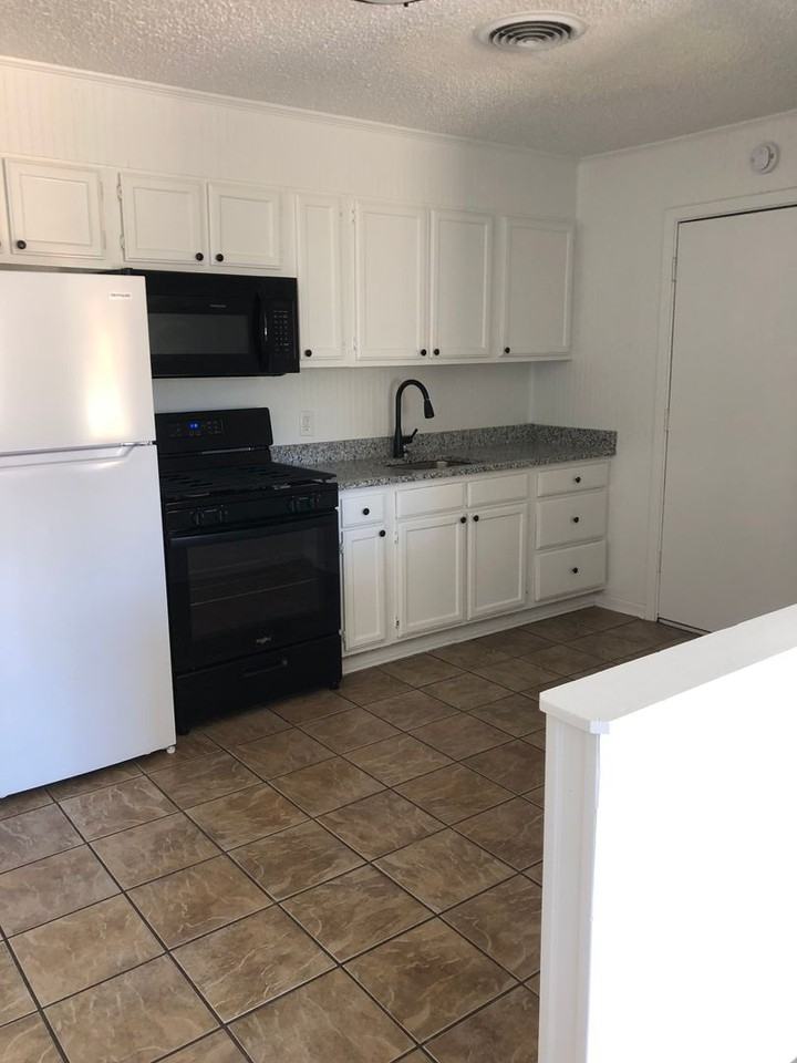 214 E 4th St - Photo 3 of 8