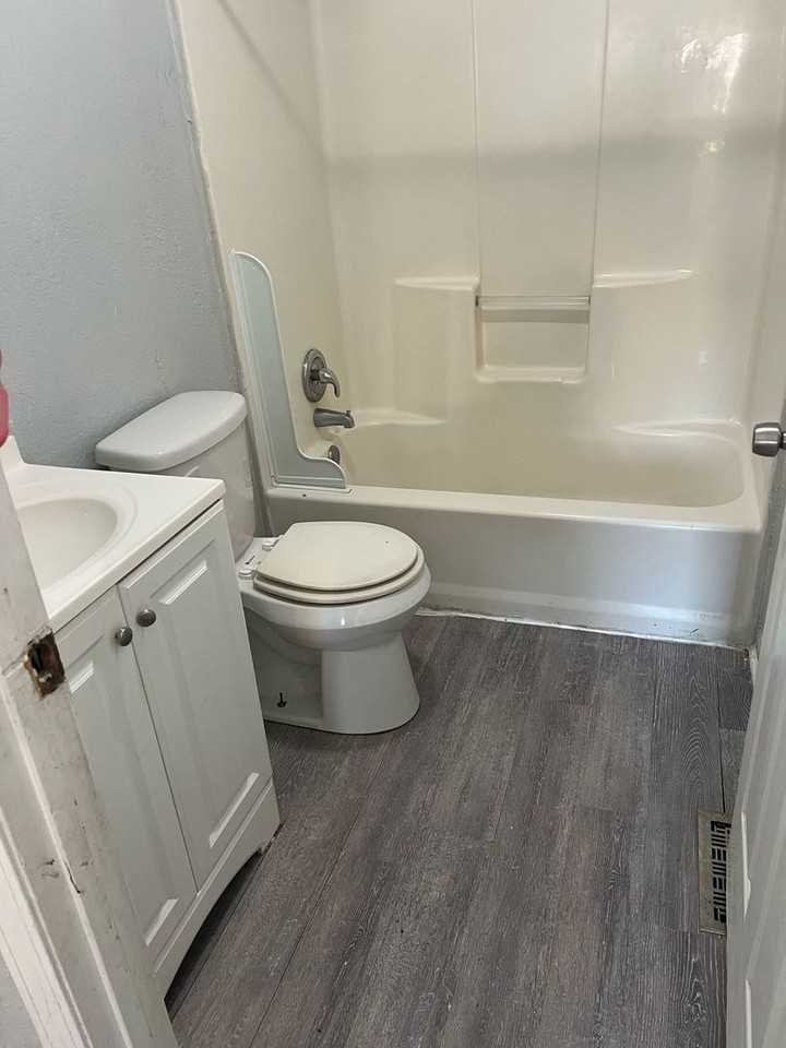 1520 1520  - 1522 E 50th St - Photo 4 of 13