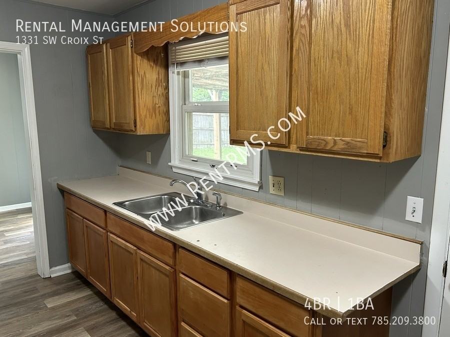 1331 Sw Croix St - Photo 6 of 19