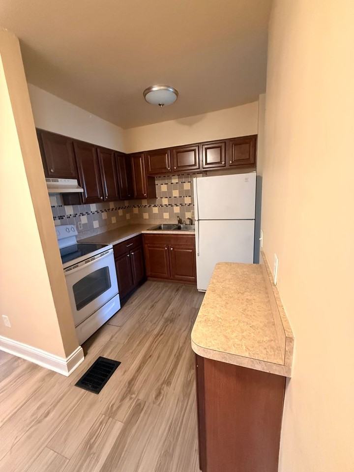 932 Negley Avenue - Photo 2 of 7