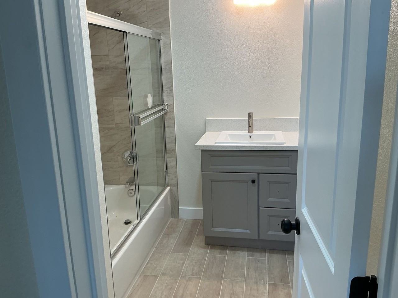 1001 Oxford Drive #D - Photo 4 of 8