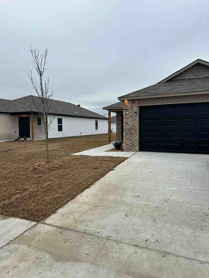 8213 Eastwood Creek Dr - Photo 4 of 21