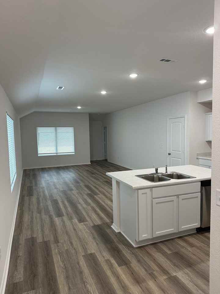 8213 Eastwood Creek Dr - Photo 7 of 21