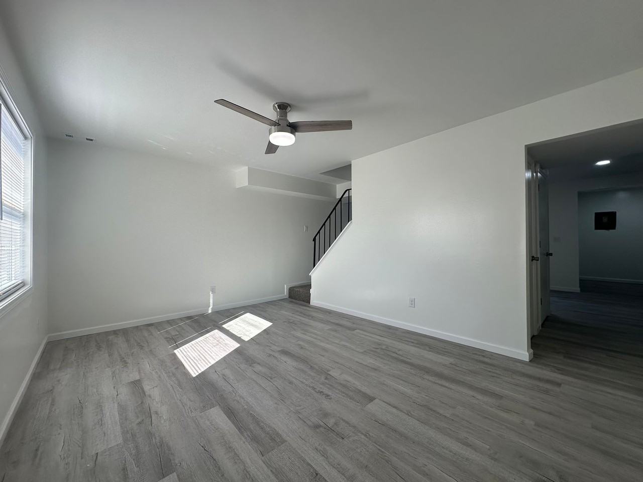 320 Myrtlewood Cir - Photo 3 of 24