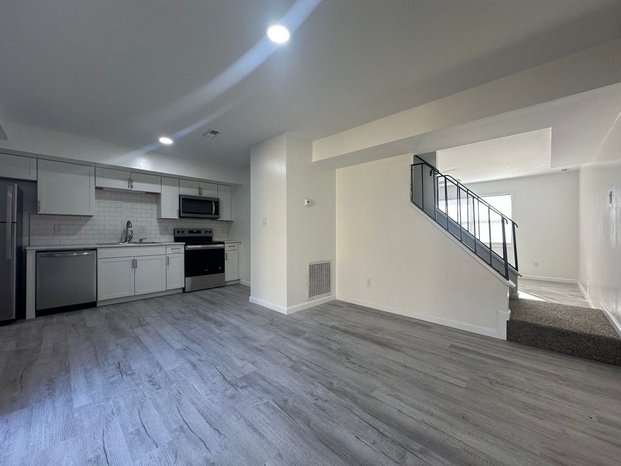 320 Myrtlewood Cir - Photo 7 of 24