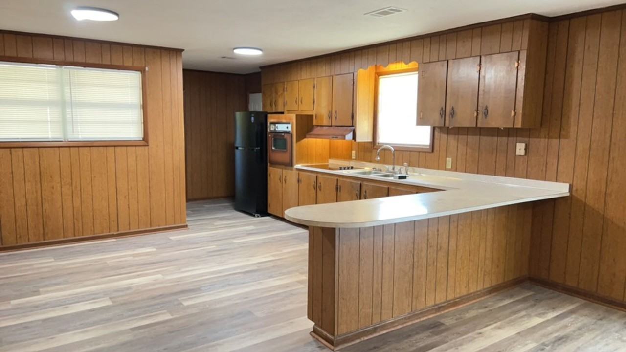 1404 Acton Dr - Photo 6 of 16