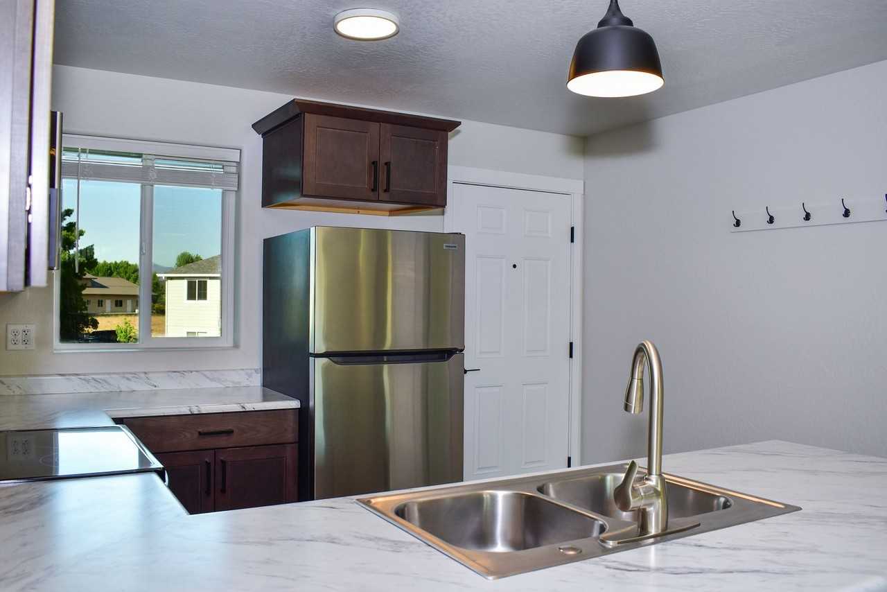 1993 Skypark Dr - Photo 7 of 14