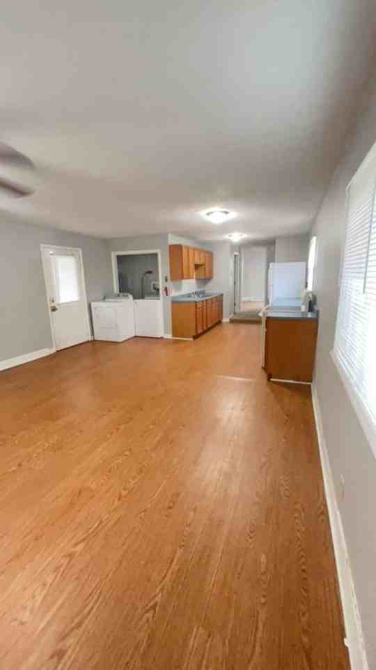 111 S Dicks St. (Wynn Funds, LLC) - Photo 3 of 23