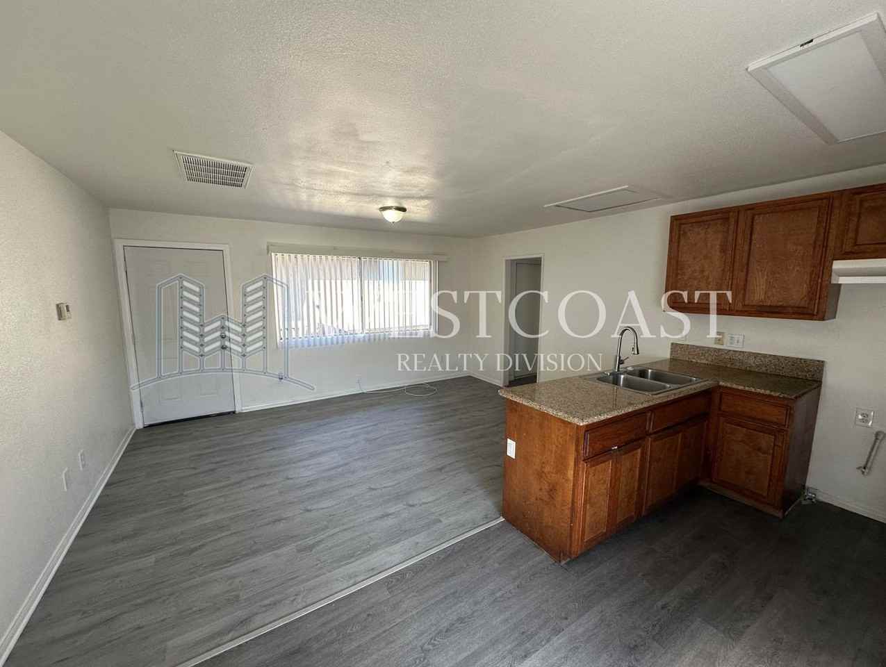 349 S Ashford Ave - Photo 3 of 14