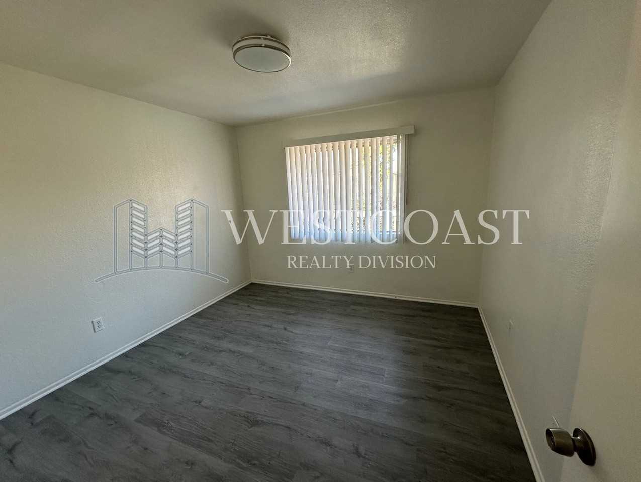 349 S Ashford Ave - Photo 4 of 14