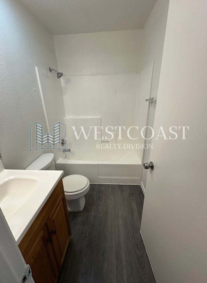 349 S Ashford Ave - Photo 6 of 14