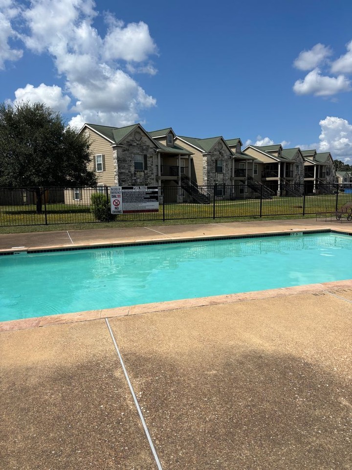 Cole Creek Apartments - Photo 2 of 4