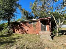 featured image of 3232 Sumner St