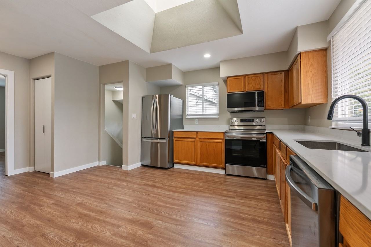 2349 Southeast 89th Avenue - Photo 2 of 33