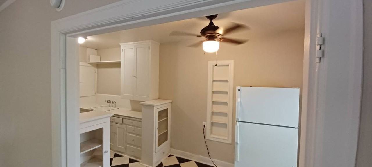 Vibrant Southeast Portland Living! - Photo 2 of 17