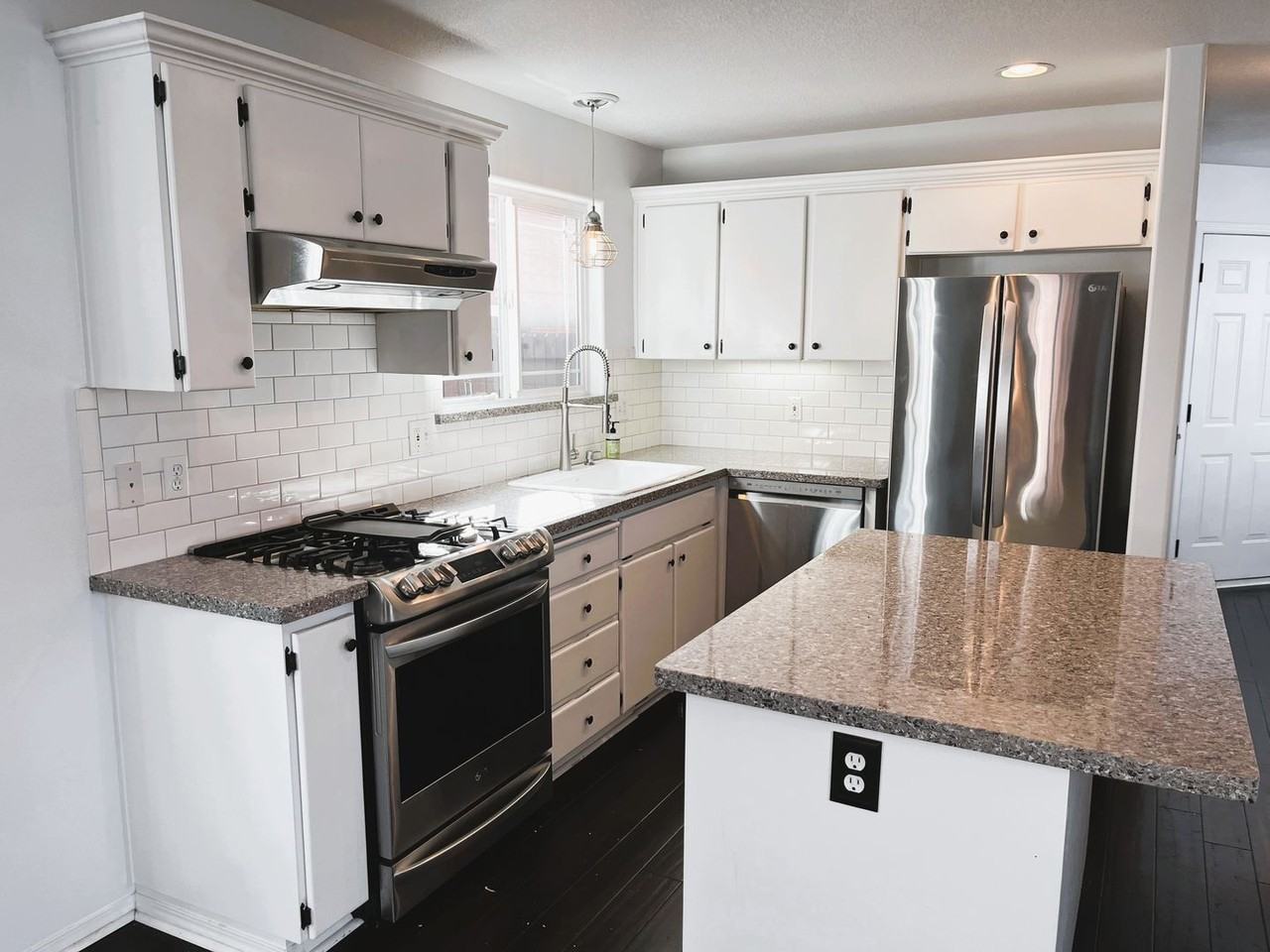 9106 N Bayard Ave - Photo 3 of 37