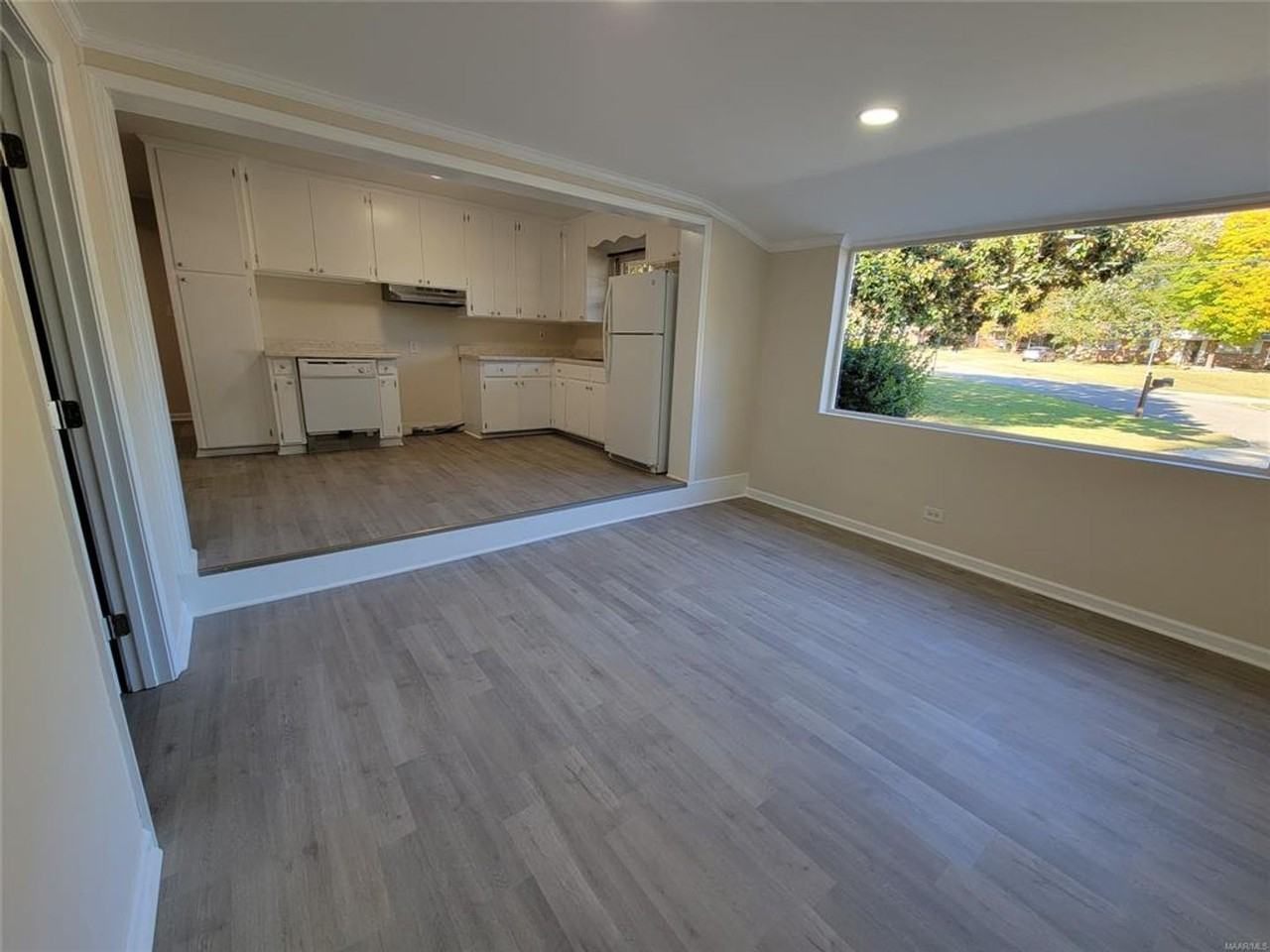 950 Karen Rd - Photo 4 of 23
