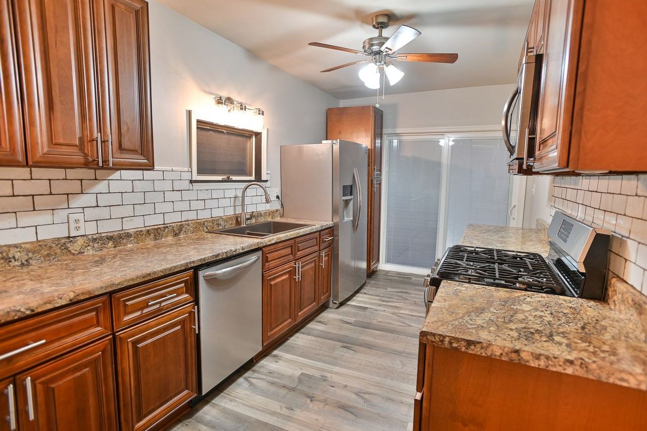 926 Grand Street - Photo 4 of 16