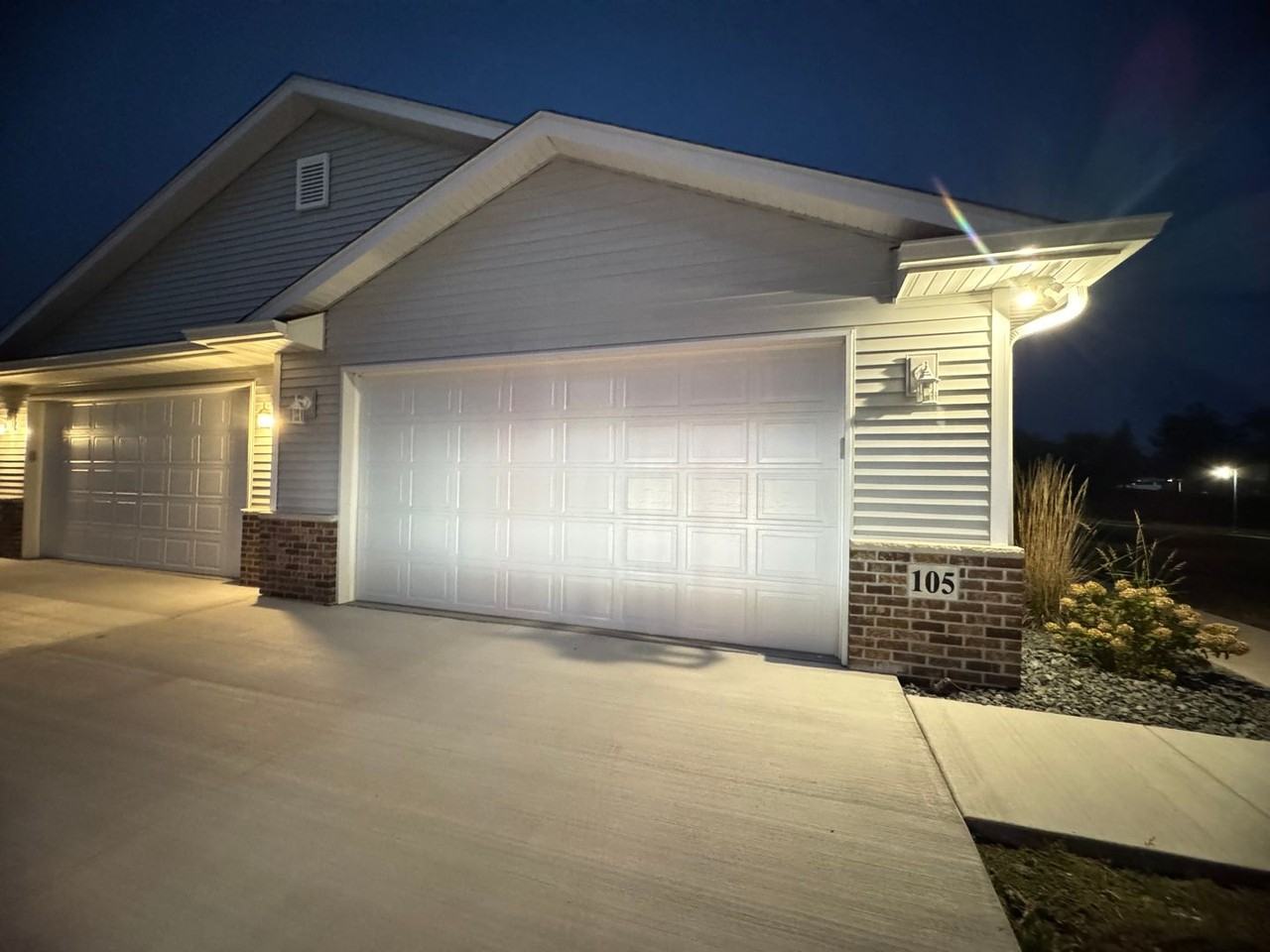 105 HM 105 Beacon Harbor Circle - Photo 2 of 25