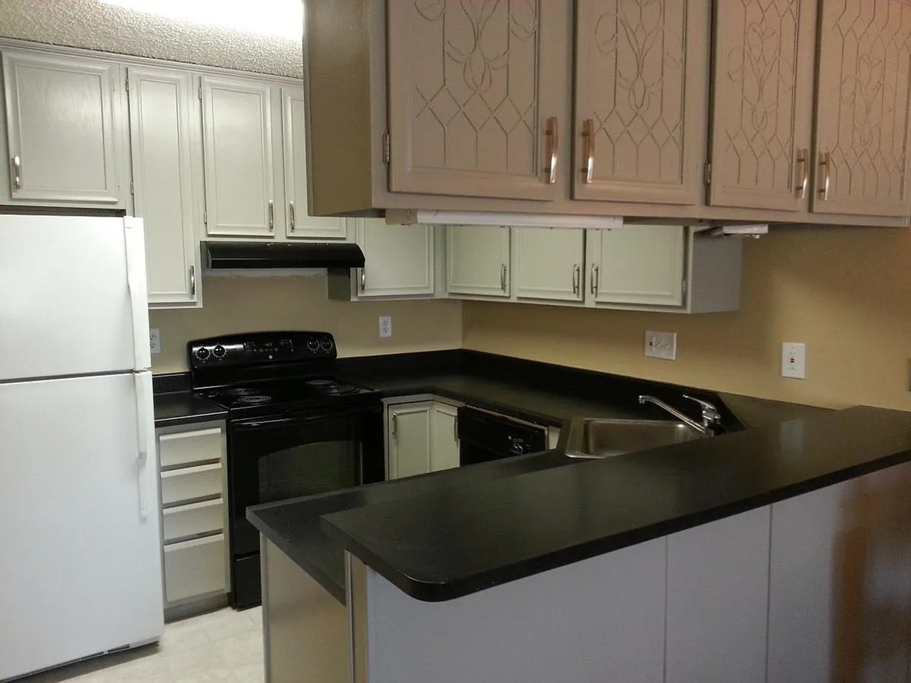 3460 South Poplar Street - Photo 2 of 18