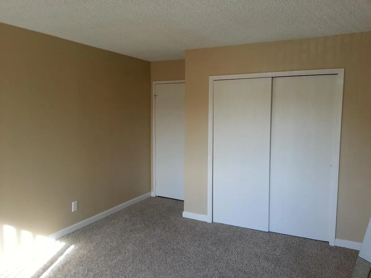 3460 South Poplar Street - Photo 7 of 18