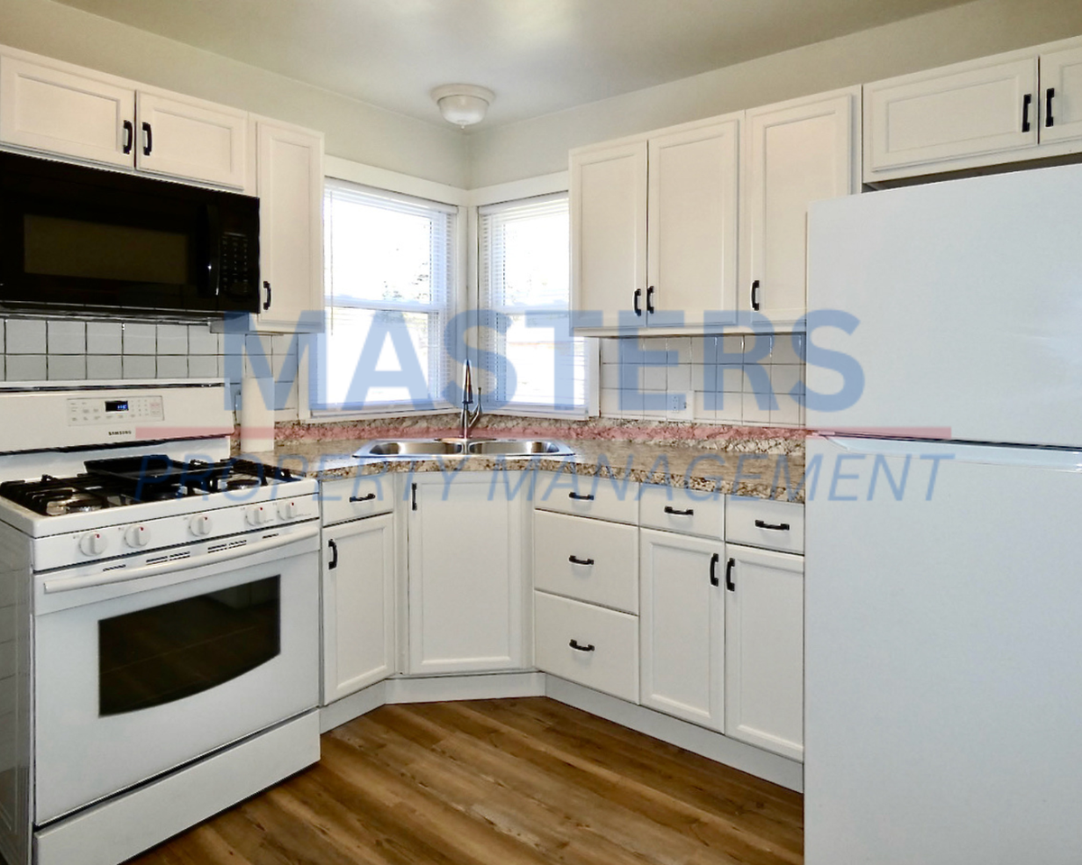 926 Searles Road - Photo 2 of 15