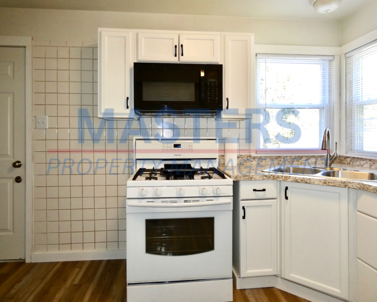 926 Searles Road - Photo 3 of 15